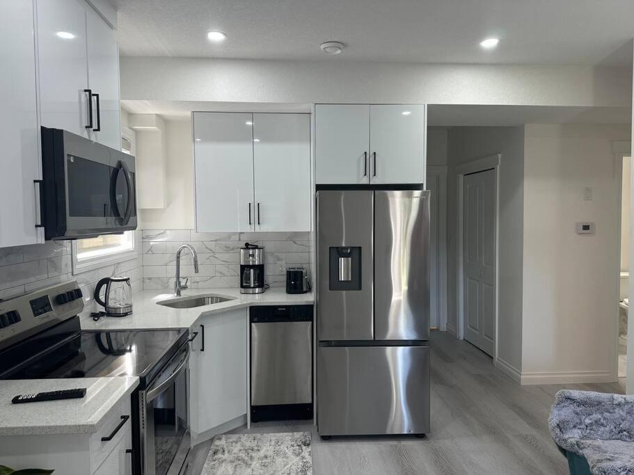 Award Winning Boho Paradise Sunlit Modern Suite YYC المظهر الخارجي الصورة