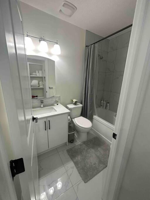 Award Winning Boho Paradise Sunlit Modern Suite YYC المظهر الخارجي الصورة