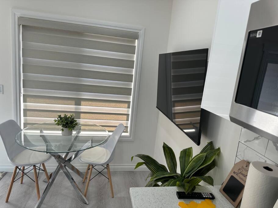 Award Winning Boho Paradise Sunlit Modern Suite YYC المظهر الخارجي الصورة