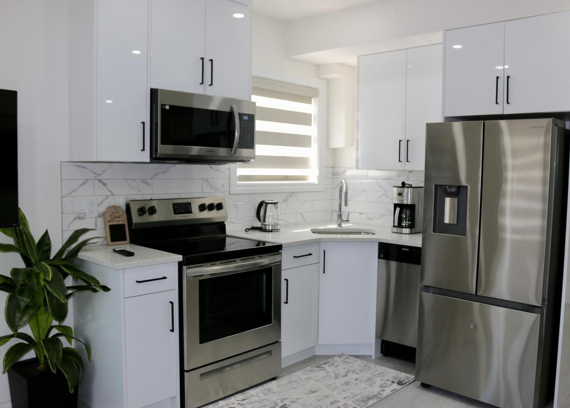 Award Winning Boho Paradise Sunlit Modern Suite YYC المظهر الخارجي الصورة