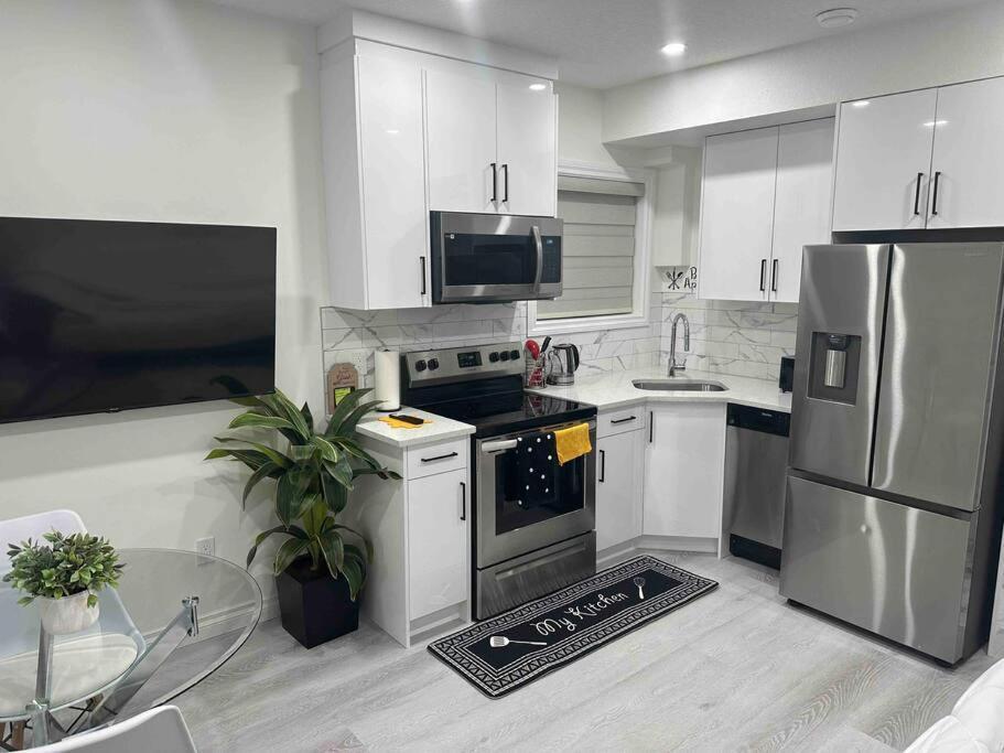 Award Winning Boho Paradise Sunlit Modern Suite YYC المظهر الخارجي الصورة